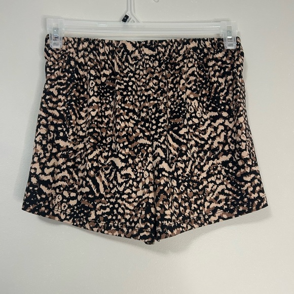 Stylish Just Be Women's Black and Tan Shorts, Size S - Picture 5 of 5